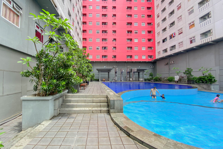 Swimming Pool 4, Best Studio Apartment Green Pramuka City By Travelio, Jakarta Pusat