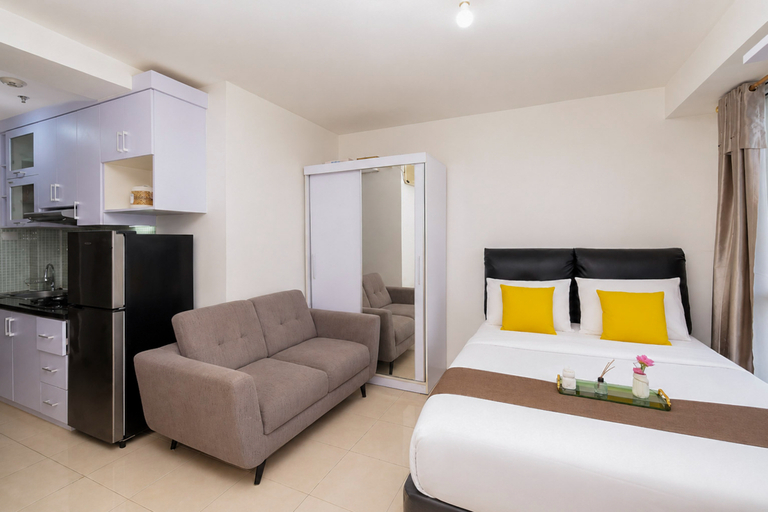 Bedroom 5, Minimalist and Homey Studio at Apartment Tifolia By Travelio, Jakarta Timur