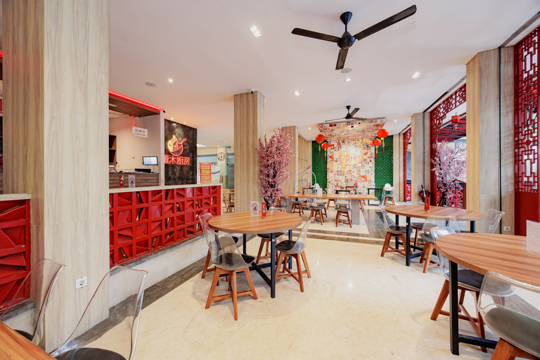 Food & Drinks 4, RedDoorz Premium near Paris Van Java Mall, Bandung
