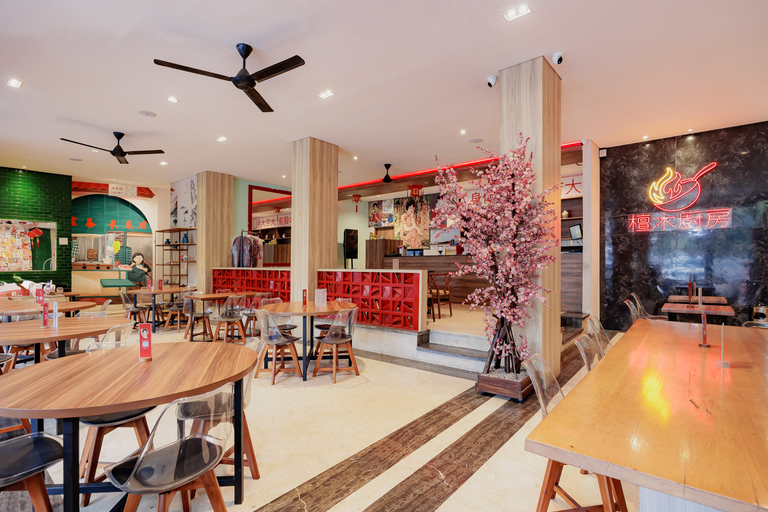 Food & Drinks 4, RedDoorz Premium near Paris Van Java Mall, Bandung
