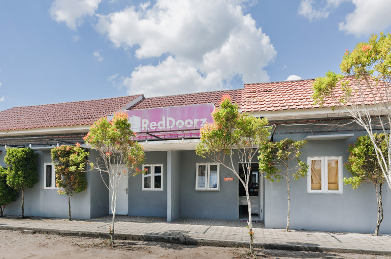 Exterior & Views 2, RedDoorz near Universitas Palangkaraya 2, Palangkaraya