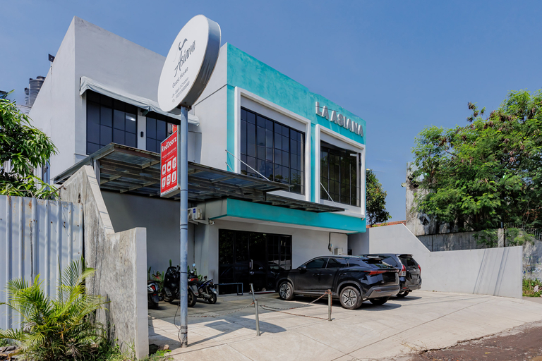 Exterior & Views 2, RedDoorz Plus @ La Asiana Guest house, Cirebon