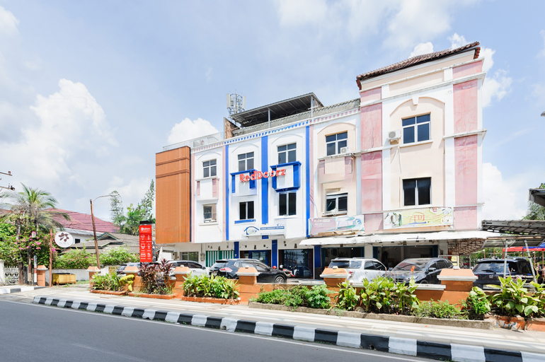 Exterior & Views 2, RedDoorz near Palembang Square Mall 2, Palembang