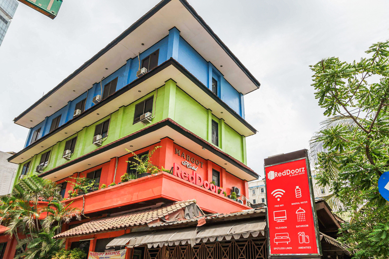 Exterior & Views 2, RedDoorz @ Jalan Jaksa, Central Jakarta