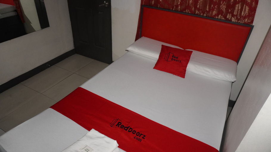 Bedroom 2, RedDoorz at Cosmo Hotel Kamuning Quezon City, Quezon City