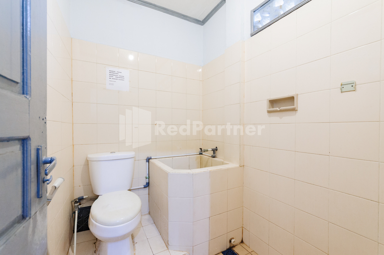 Bathroom 3, Hotel Idayu Natuna Palembang Mitra RedDoorz, Palembang