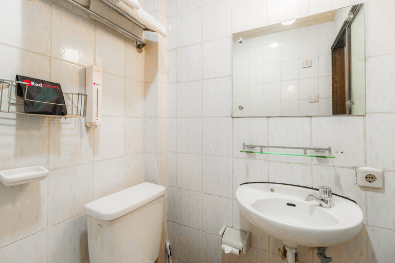 Bathroom 3, RedDoorz @ Jalan Jaksa, Jakarta Pusat