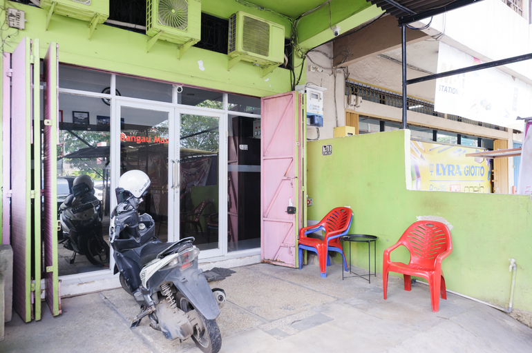 Exterior & Views 2, RedDoorz @ Jalan Bangau Palembang, Palembang