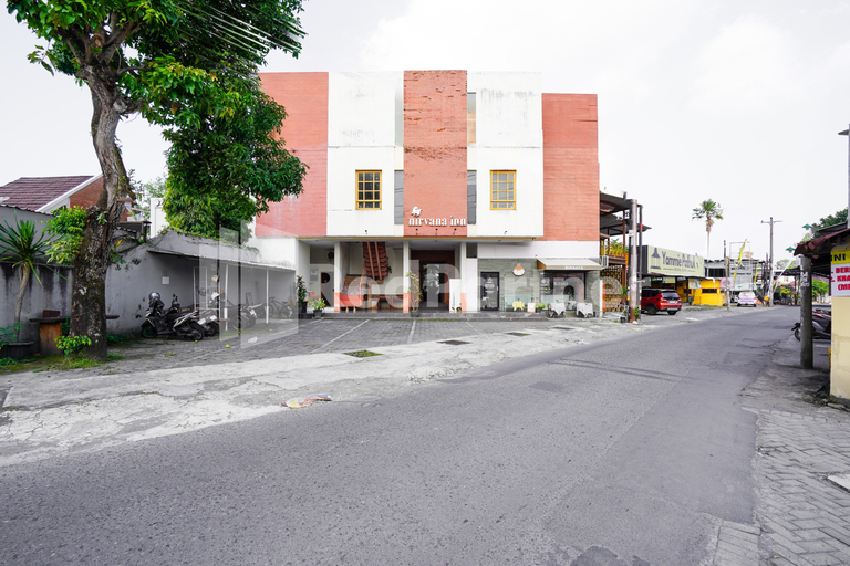 Exterior & Views 2, Nirvana Inn Gejayan Yogyakarta Mitra RedDoorz, Sleman