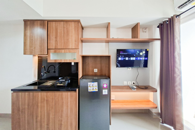 Others 5, Bright and Warm Studio Room at Apartment Cisauk Point By Travelio, Tangerang