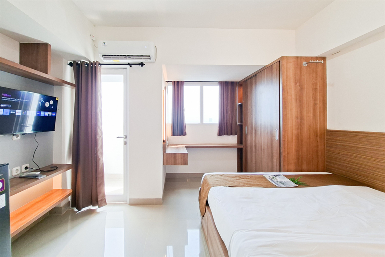 Bedroom 4, Bright and Warm Studio Room at Apartment Cisauk Point By Travelio, Tangerang