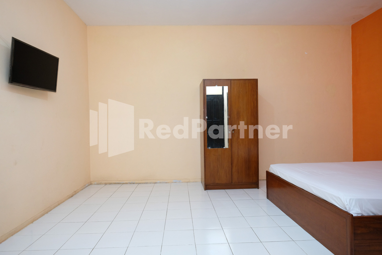 Bedroom 5, LestInn Homestay Monjali Mitra RedDoorz, Sleman
