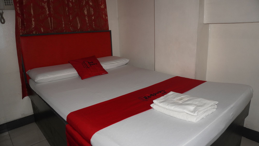 Bedroom 5, RedDoorz at Cosmo Hotel Kamuning Quezon City, Quezon City