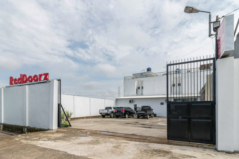 Exterior & Views 4, RedDoorz near OPI Mall Palembang 2, Palembang