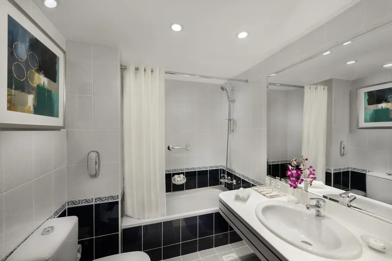 Bathroom, Savoy Central, Dubai