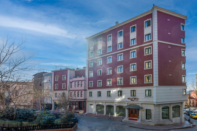 Exterior & Views