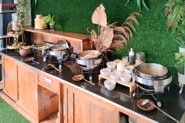 Food & Drinks 4, RedDoorz near Alun Alun Madiun, Madiun