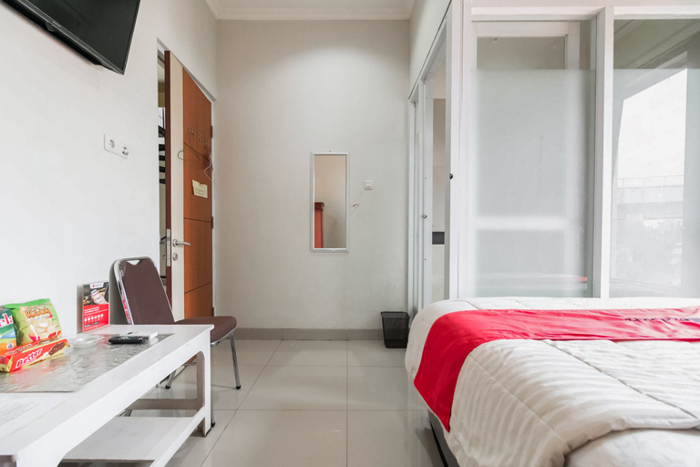 Bedroom 4, RedDoorz Plus near Palembang Airport 3, Palembang