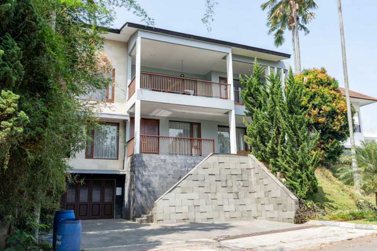 Exterior & Views 2, Kirei Mountain View Villa 7 Bedrooms With a Private Heated Swimming Pool, Bandung