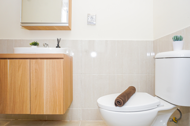 Bathroom 3, Warm and Restful 2BR at Apartment Meikarta District 1 By Travelio, Cikarang