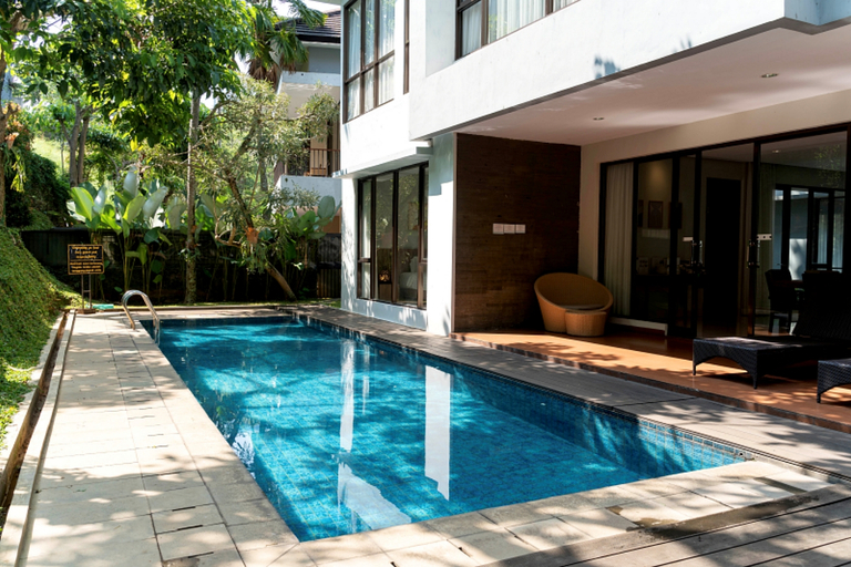 Sport & Beauty 3, Ohara City View Villa 5 BR with a private heated pool, Bandung