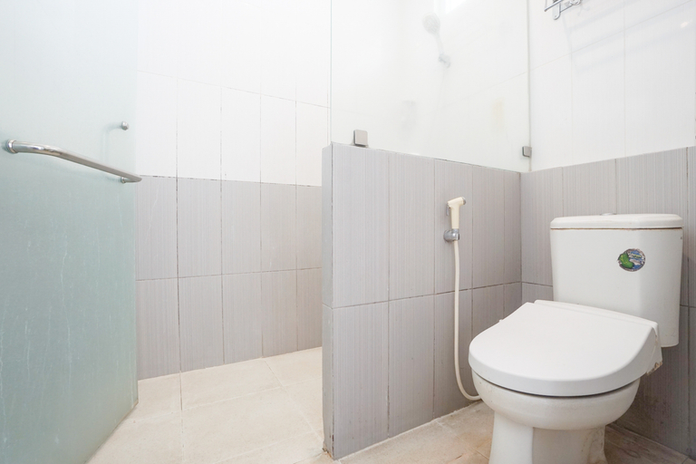 Bathroom 3, Urbanview Villa Bukit Panderman, Malang