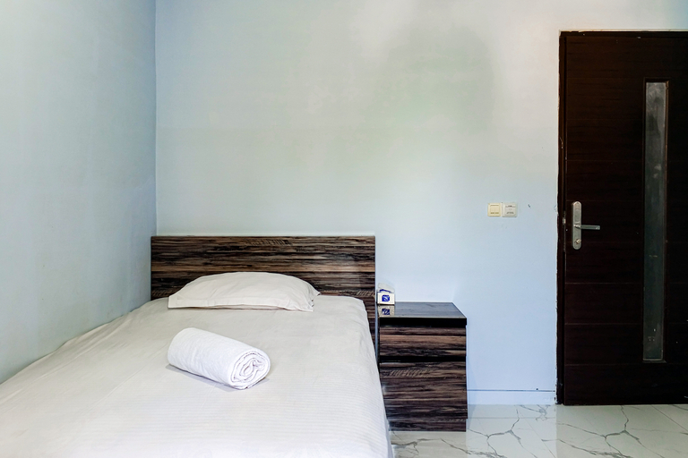 Bedroom 5, Dprof Exclusive Guesthouse Semarang RedPartner, Semarang