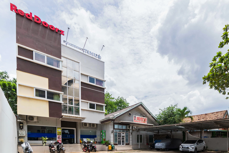 Exterior & Views 2, RedDoorz Plus near Palembang Airport 3, Palembang