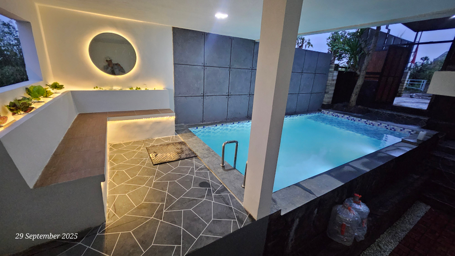 Others 2, Dewangga Villa, Malang