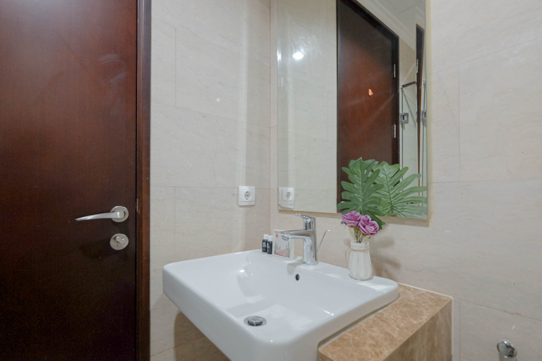 Bathroom 2, Best Location and Comfy Studio at Menteng Park Apartment By Travelio, Jakarta Pusat