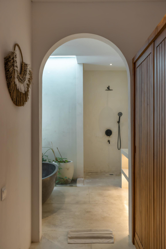 Bathroom 4, Villa Eliad: Charming 3 Bedroom Mediterranean Villa in Berawa, Badung