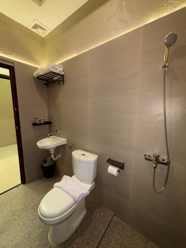 Bathroom 5, Mansionite Hotel Kudus, Kudus