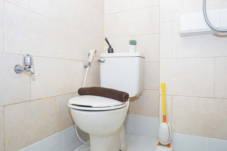 Bathroom 4, Great Choice Studio Apartment at Margonda Residence 1 By Travelio, Depok