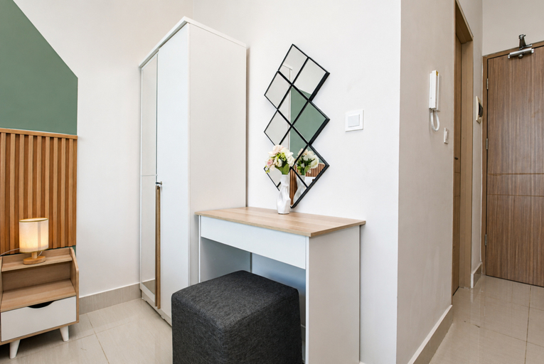 Bathroom 5, Nice Look Studio at Apartment Tamansari Iswara By Travelio, Bekasi