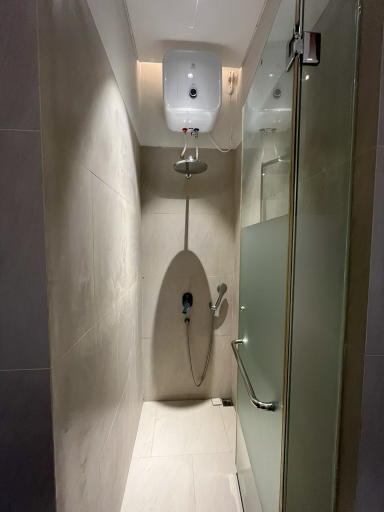 Bathroom 3, Villa Keluarga Carmelia Dekat BNS, Malang