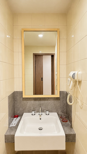 Bathroom 4, Alltrue Lite Hotel Nagoya Hill - Batam, Batam