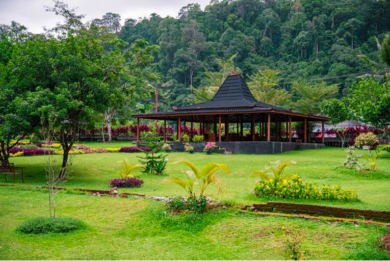 Garden 5, Villa Rumah Kayu Lubuk Minturun, Padang Pariaman