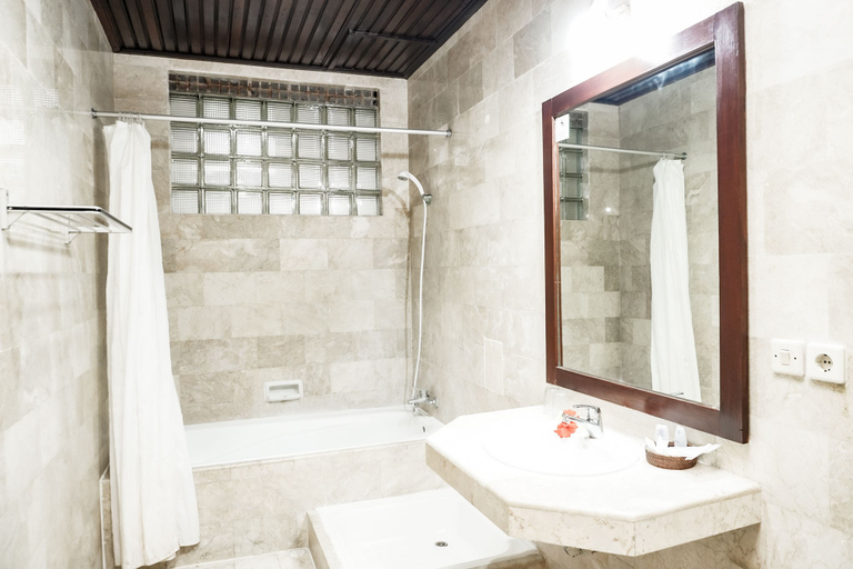 Bathroom 5, Melasti Kuta Beach Hotel and Spa, Badung