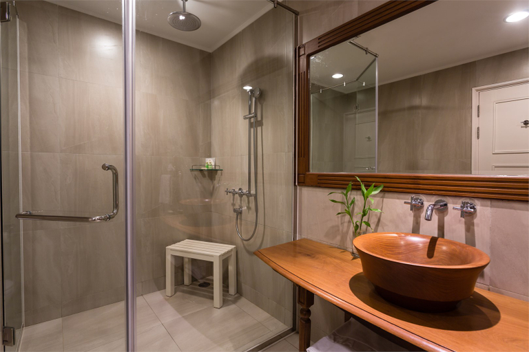 Bathroom 5, Sokha Phnom Penh Hotel, Ruessei Kaev
