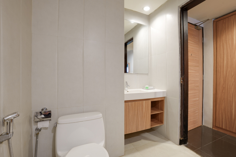 Bathroom 4, Kenari Tower Pantai Losari Makassar, Makassar