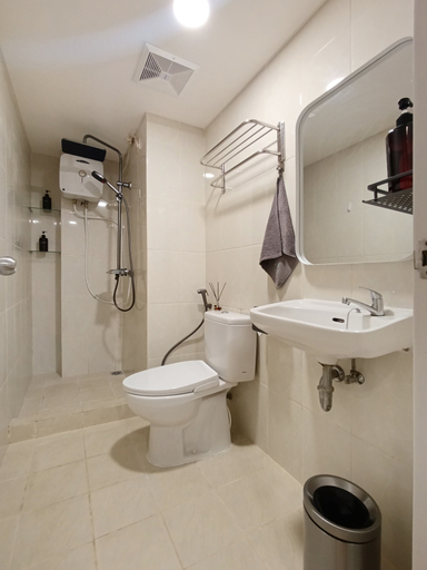 Bathroom 5, 2BR M-Town B Residence W/ Pool, Tangerang
