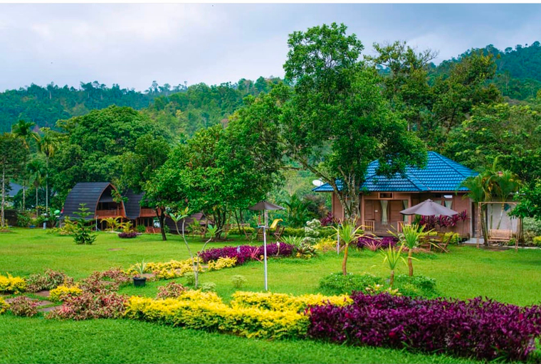 Garden 2, Villa Rumah Kayu Lubuk Minturun, Padang Pariaman
