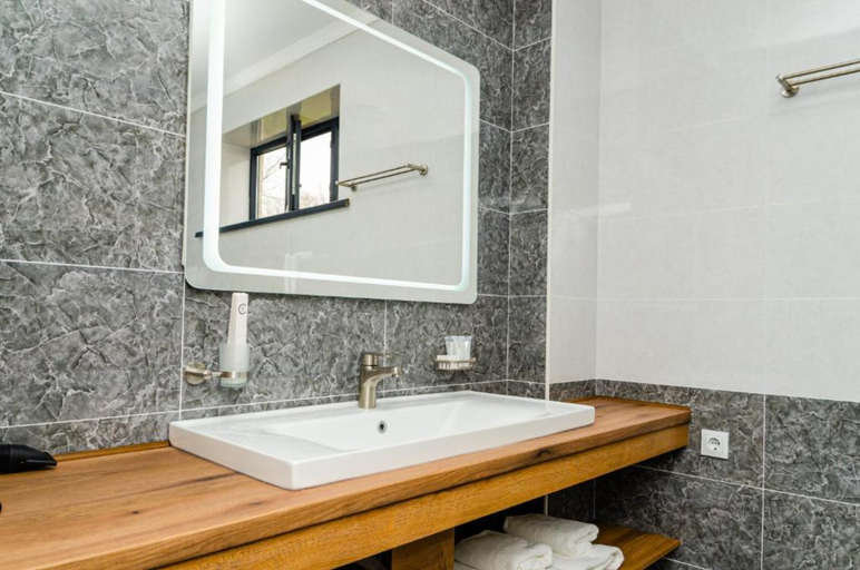 Bathroom 5, Dosman Hotel Bishkek, Bishkek