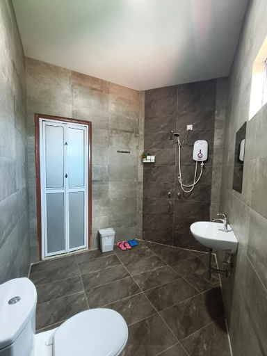 Bathroom 5, Tanjong Inn by StayZy, Kota Bharu