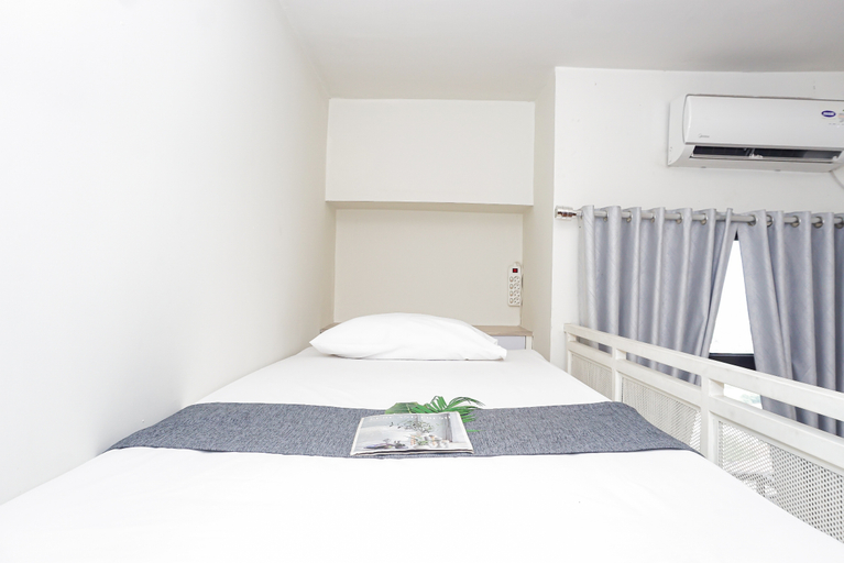 Bedroom 4, Homey and Warm Studio Room at Apartment Dave By Travelio, Depok