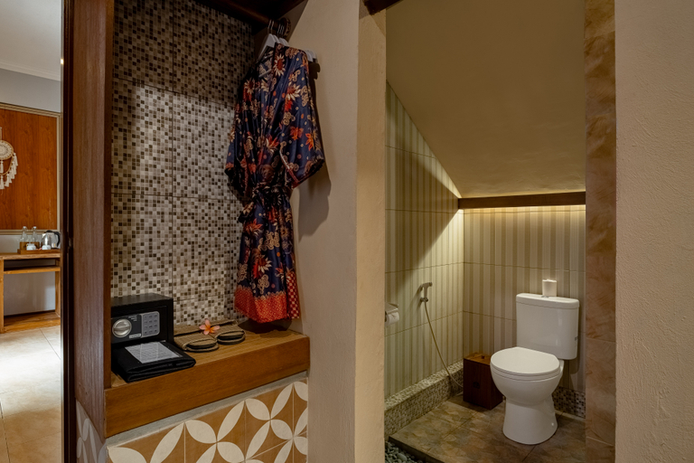 Bathroom 5, Togog Polos Ubud House, Gianyar