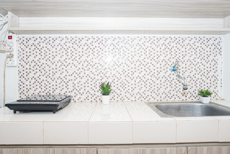 Others 3, Homey and Warm Studio Room at Apartment Dave By Travelio, Depok
