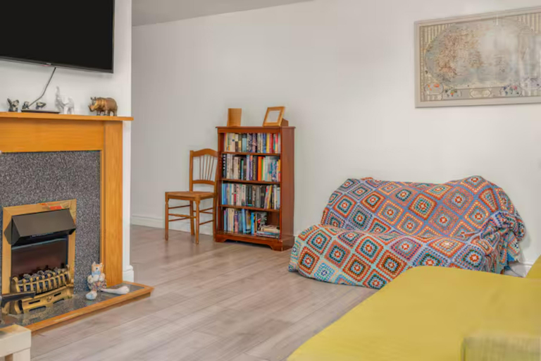 Living Room 5, Rabbit Haven- Near Bicester Village & Town, Oxfordshire