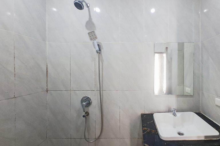 Bathroom 3, Urbanview Hotel Grand Luxury Lampung, Bandar Lampung