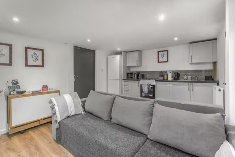 Others 3, The Cranny: 1 Bedroom House with Indoor Fireplace, Buckinghamshire